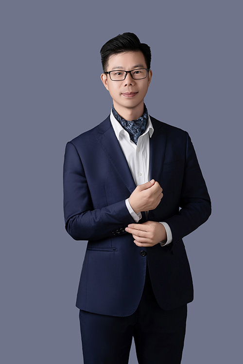 栗倚龙